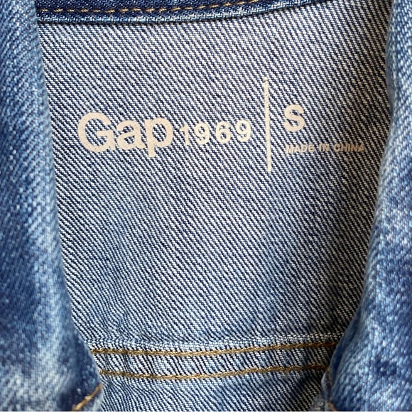 Gap Women’s Medium Wash Cropped‎ Short Jean Jacket Small - Picture 2 of 5